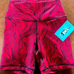 FLEO NWT 6” Red Chili Dash Biker Shorts Size Small